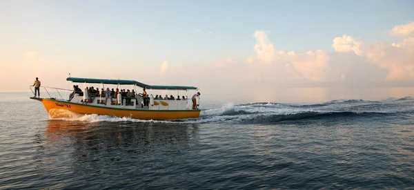 Nave alle Maldive — Foto Stock