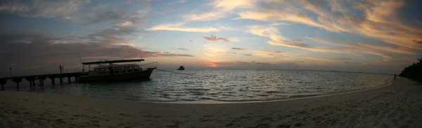 Solnedgång på Indiska oceanen — Stockfoto
