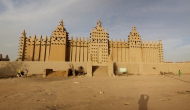 Djenné: African City of Mud clipart