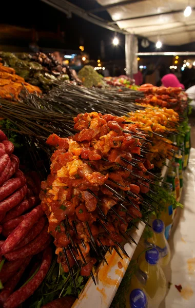Marokkaanse vlees op vierkante djamaa el fna — Stockfoto