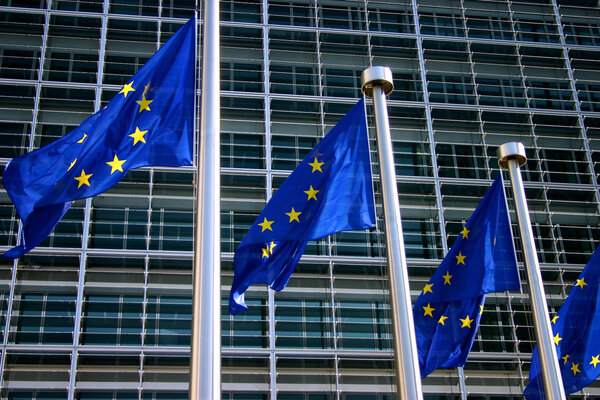 Брюсселя под европейским флагом
