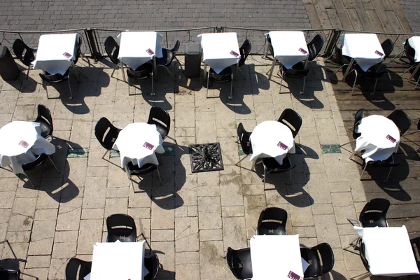 Terraza y mesas vacías — Foto de Stock