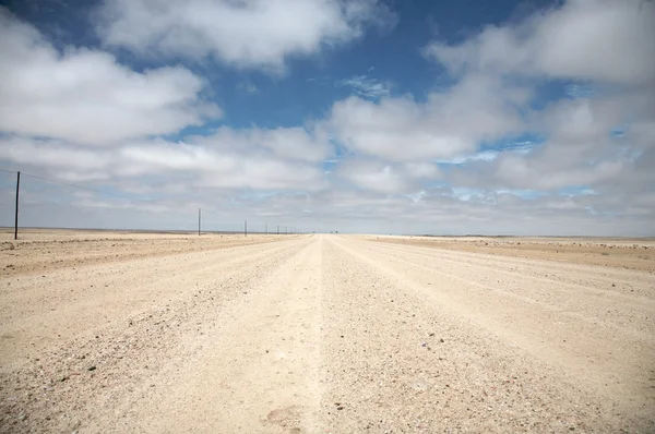 Grande sabbia e strada pianeggiante — Foto Stock