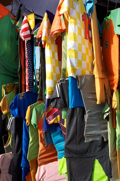 Farverige t-shirts - Stock-foto