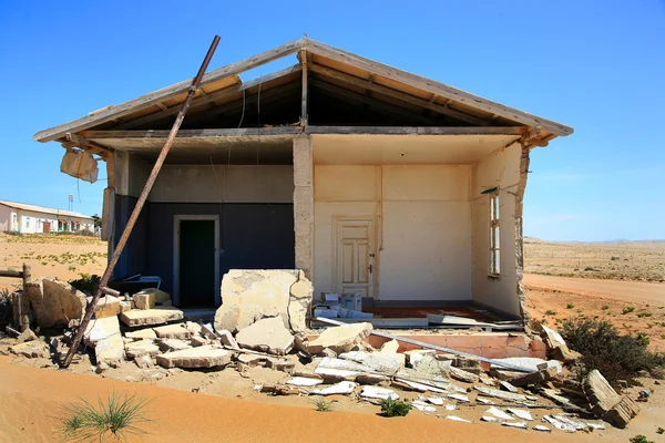 A cidade fantasma em Kolmanskop - Luderitz na Namíbia — Fotografia de Stock