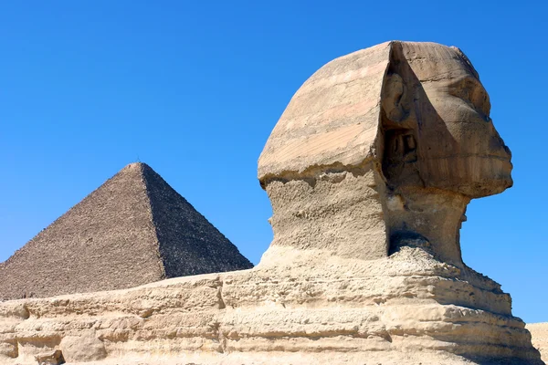 Η Σφίγγα και πυραμίδα — Φωτογραφία Αρχείου
