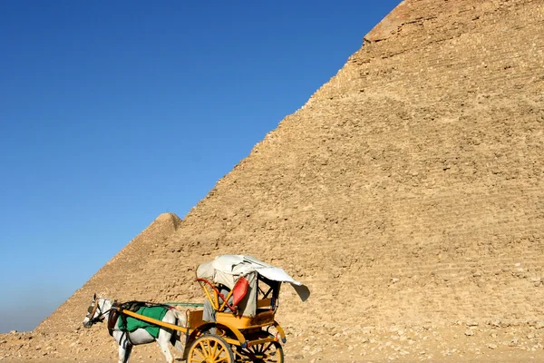 Pirámides de Guiza en El Cairo — Foto de Stock