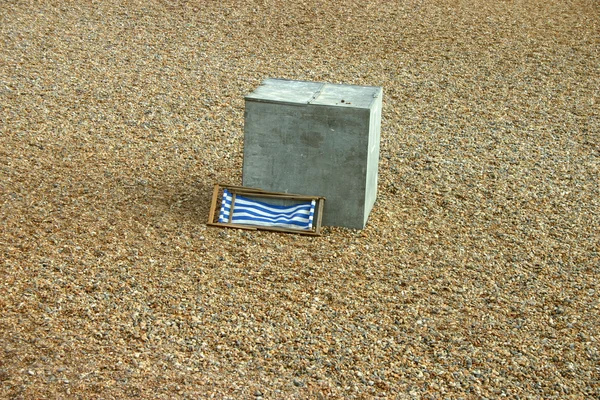 Cubo na praia — Fotografia de Stock
