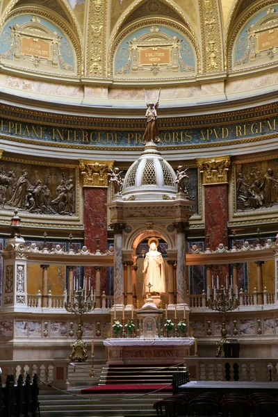 Basilika der Heiligen Stiefmütterchen in Budapest — Stockfoto