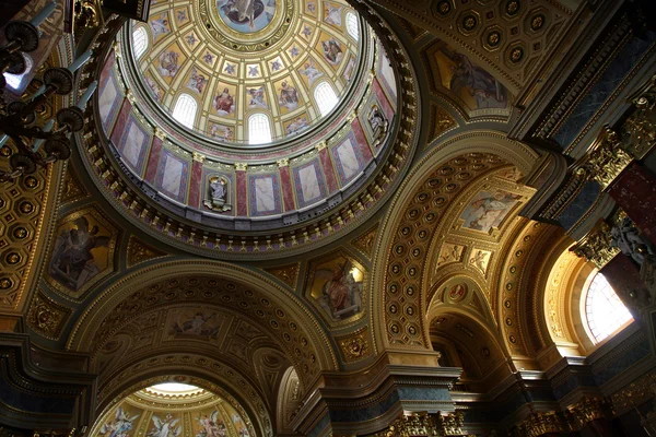 Basilika der Heiligen Stiefmütterchen in Budapest — Stockfoto