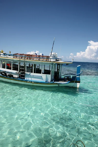 Maldivler'de gemi — Stok fotoğraf