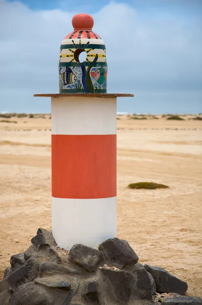 Farol na praia — Fotografia de Stock