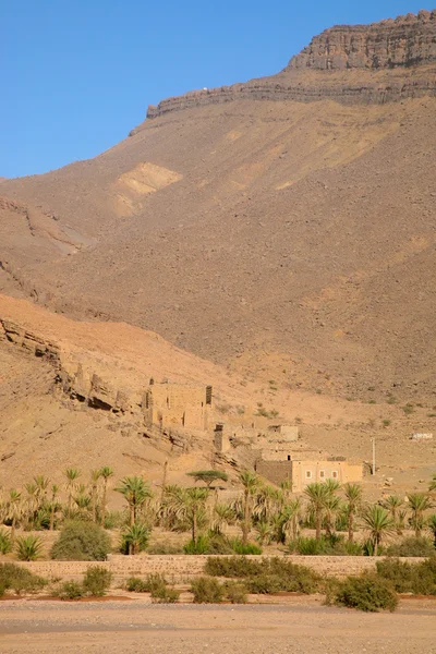 Aldeia berbere nas Montanhas Atlas, Marrocos — Fotografia de Stock