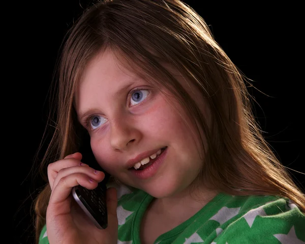 Młoda dziewczyna na telefon komórkowy — Zdjęcie stockowe