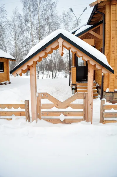 Bejárati Ajtó Ház Faház Télen Vagy Külvárosi Ház Fedett Hóban — Stock Fotó