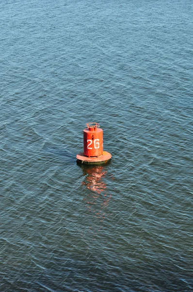 Bóia para navegação segura, marcador de distância marinha — Fotografia de Stock