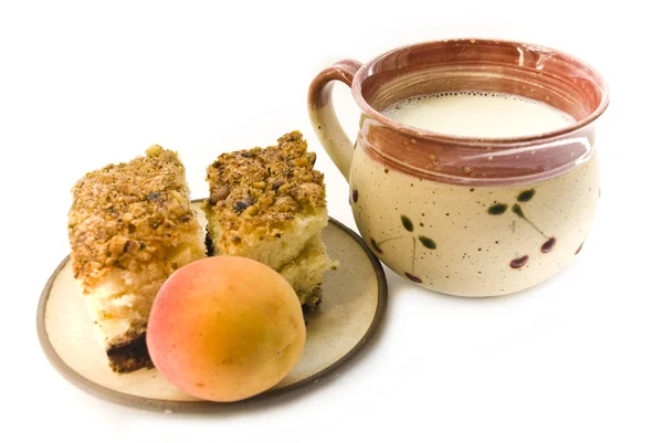 Milchkuchen und Aprikose — Stockfoto