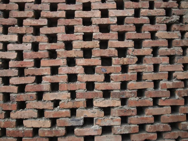 Wall with loose bricks and roughly arranged as a background — Stock Photo, Image