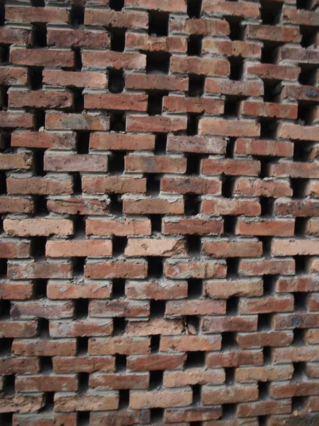 Wall with loose bricks and roughly arranged as a background — Stock Photo, Image
