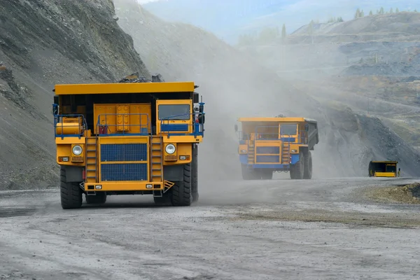 Büyük maden kamyonu — Stok fotoğraf