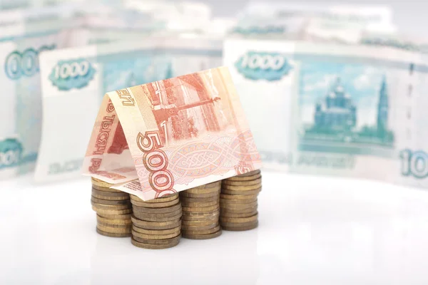 Kleines Häuschen Aus Russischem Geld Eine Münze Und Eine Stückelung — Stockfoto