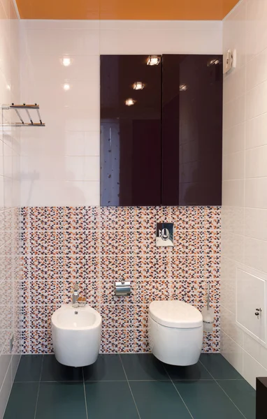 Moderne Badkamer Groen Oranje Tinten — Stockfoto