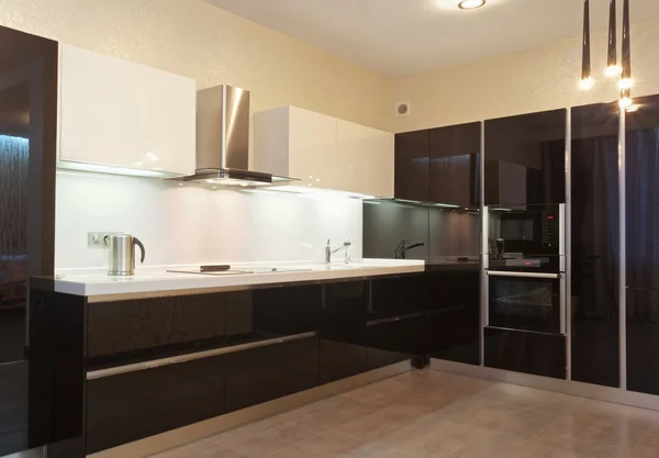 Zwart Wit Moderne Glanzende Keuken Stockfoto