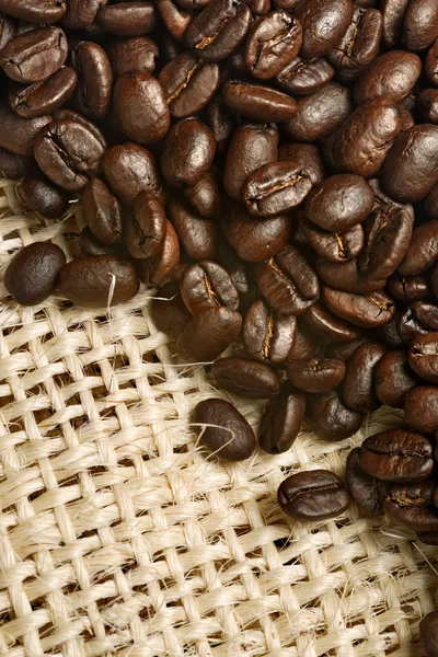 Chicchi di caffè da sacco di tela — Foto Stock