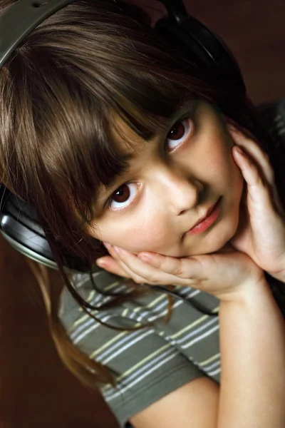Adorável Cinco Anos Idade Usando Fones Ouvido — Fotografia de Stock