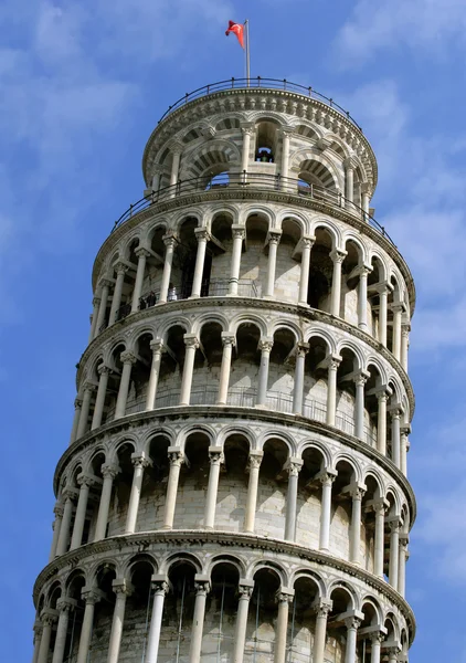 Наклонная башня — стоковое фото
