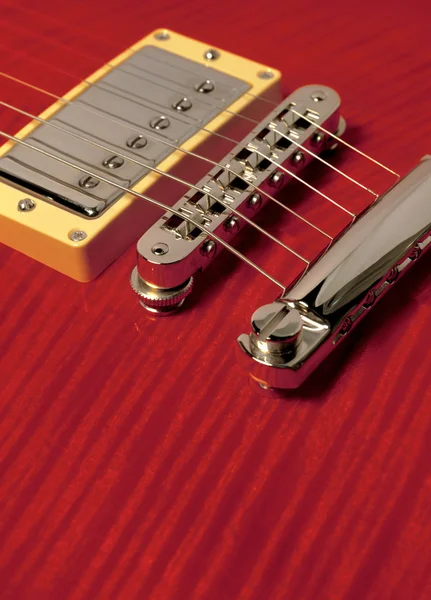 Close-up van rode elektrische gitaar — Stockfoto