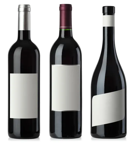 Röd tomma vinflaskor med etiketter — Stockfoto