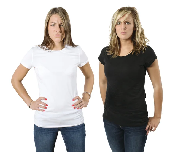 年轻愤怒的妇女与空白衬衫 — 图库照片