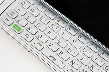 telefon beyaz arkaplanda izole edildi