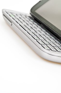 telefon beyaz arkaplanda izole edildi