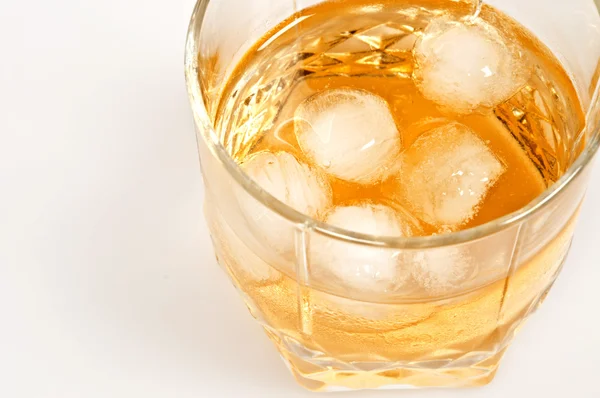 Szkło Białym Tle Alkoholu Lodu — Zdjęcie stockowe