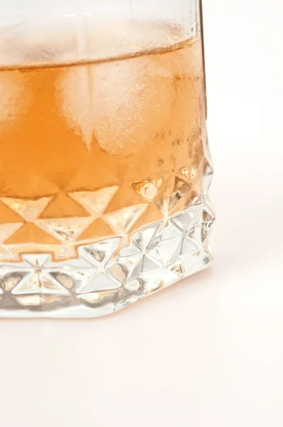 Alkohol szklanki z lodem — Zdjęcie stockowe