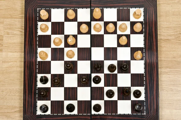 チェスのゲームのクローズ アップの間にチェスの駒 — ストック写真