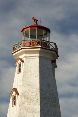 Kırmızı ve beyaz tahta deniz feneri prince edward Island, Kanada