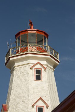 Kırmızı ve beyaz tahta deniz feneri prince edward Island, Kanada