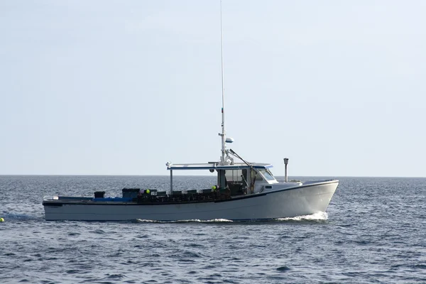 Barco Pesca Lagosta Navega Oceano Atlântico — Fotografia de Stock