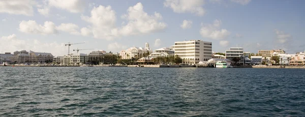 美しいウォーター フロントとハミルトン バミューダの水 — ストック写真