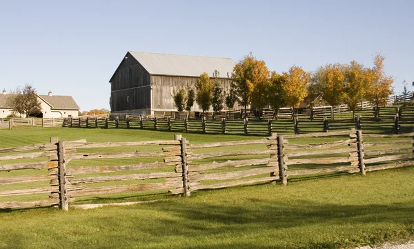Barn and Fence — Stock Photo, Image