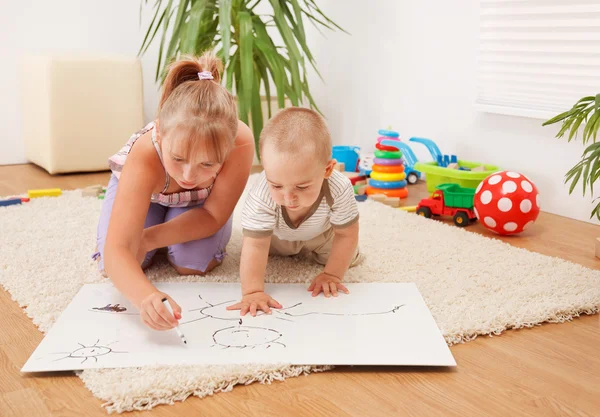 Kinder malen im Zimmer — Stockfoto