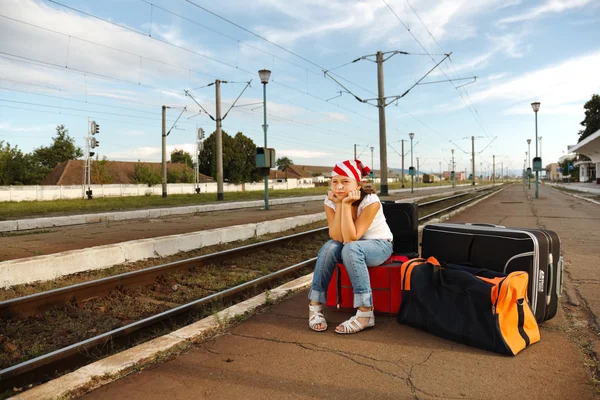 Young girl in train station — Stock Photo, Image