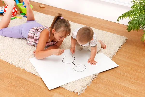 Kinder malen im Zimmer — Stockfoto