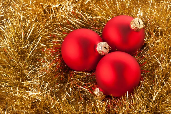 Vörös karácsonyi labdák — Stock Fotó