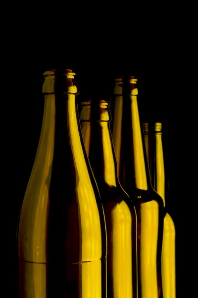 Quatro garrafas castanhas — Fotografia de Stock