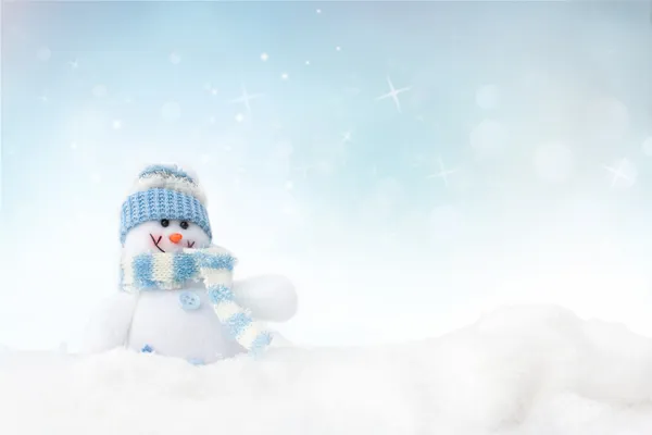 冬天的背景上的雪人 — 图库照片