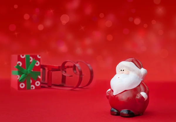 Papai Noel com trenó e presente — Fotografia de Stock